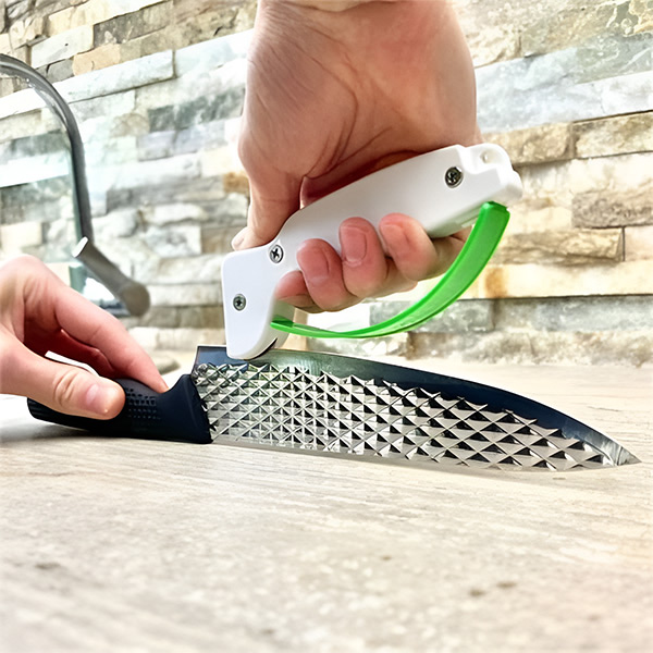 Vielseitiger Schärfer für Gartengeräte und Küchenmesser | SHARPNINJA